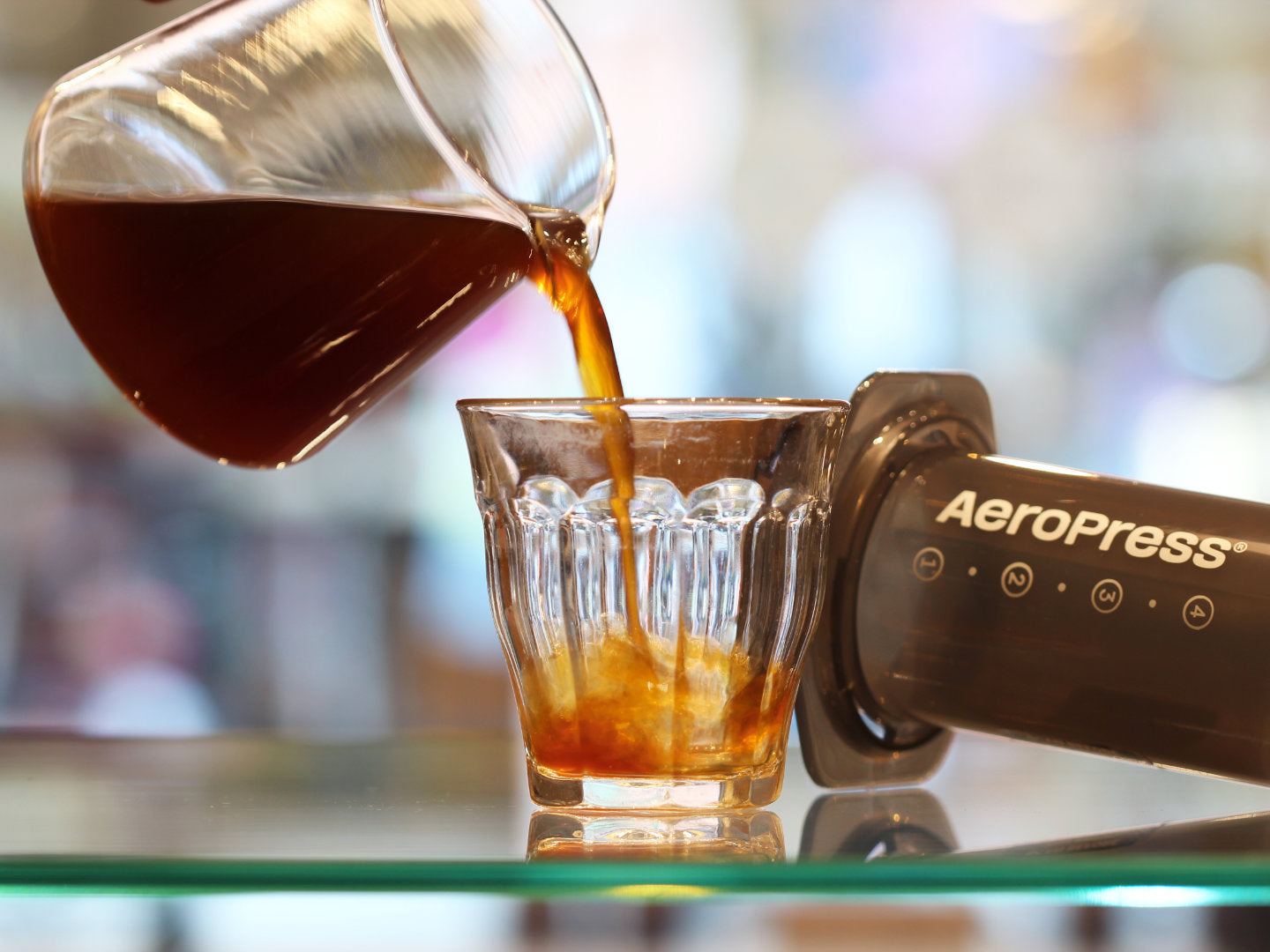Titelbild zum Artikel über die Kaffeezubereitung mit der AeroPress.