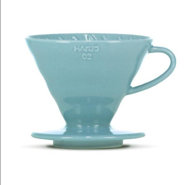 Hario V60 02 Dripper „Colour Edition“, Porzellan in blau.