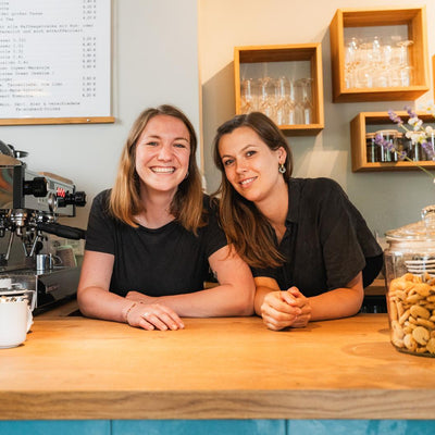 Lara und Julia vom Café Alma.