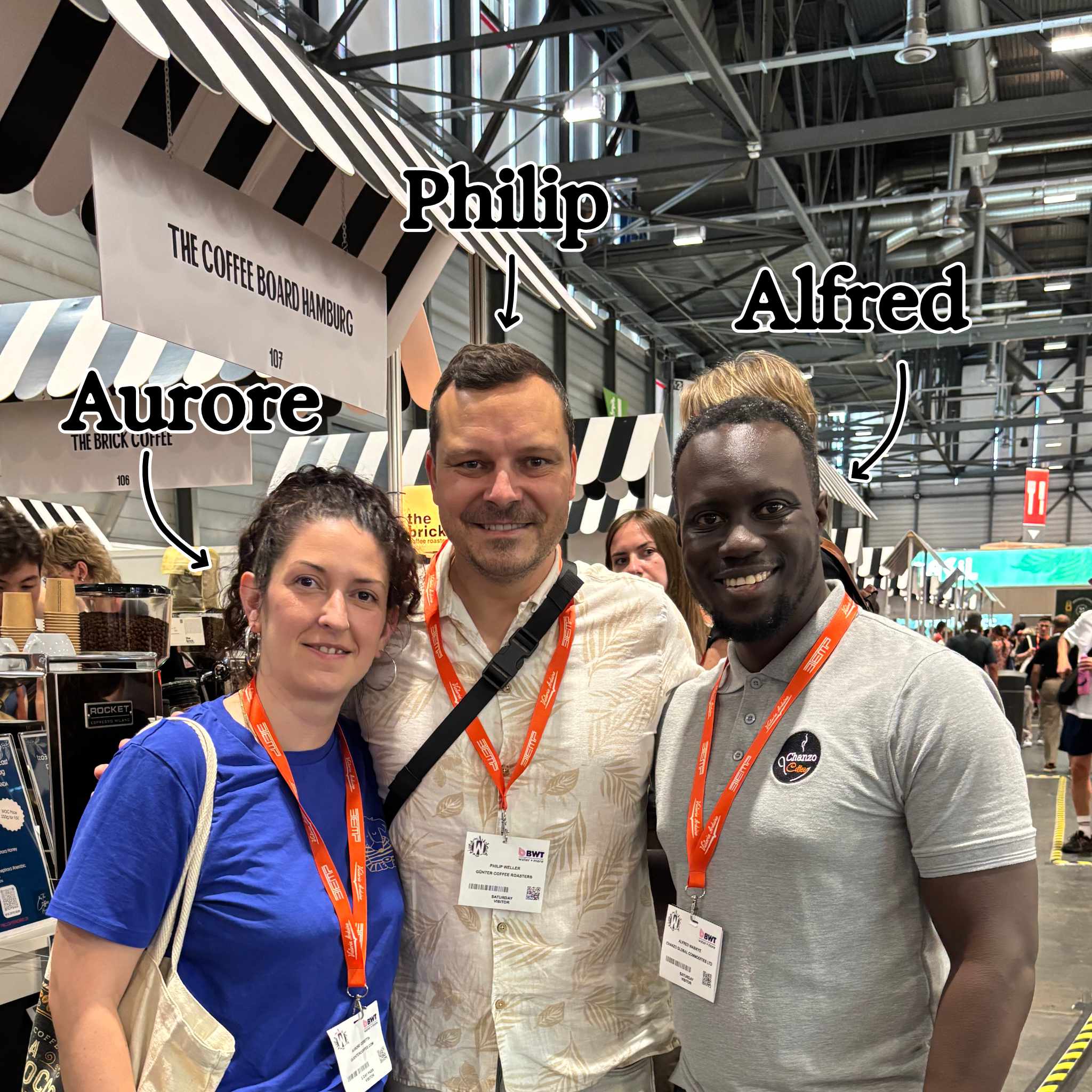 Aurore, Philip und Alfred Wasikye auf der World of Coffee 2025 in Genf.